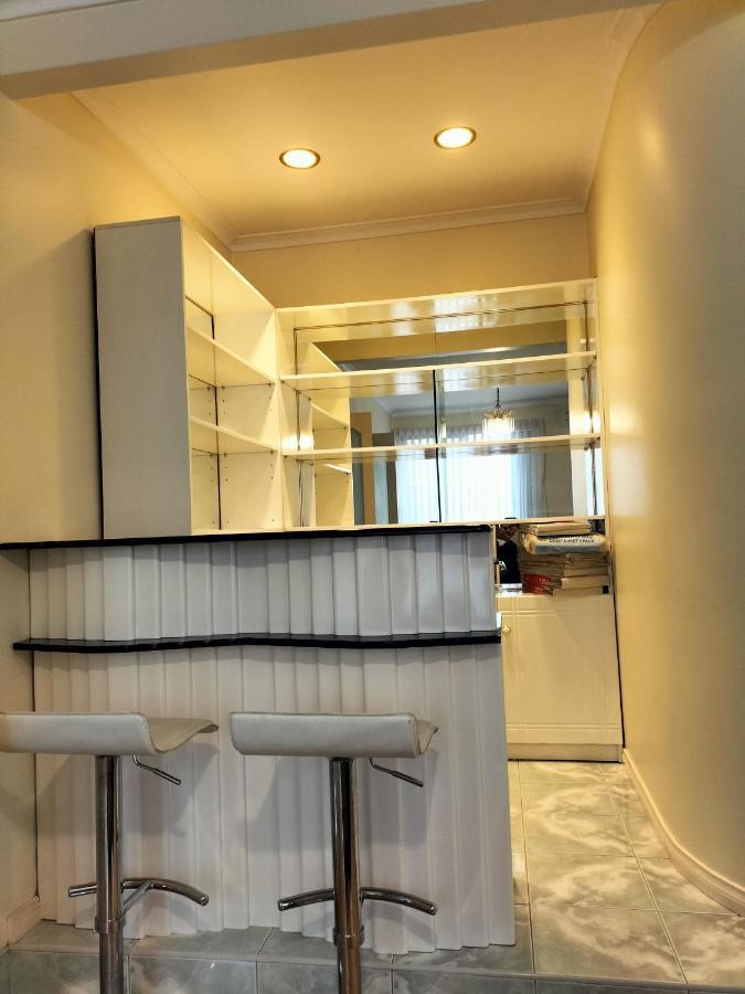 Апартаменты 12 Mins To Mel Airport-Good Wood House St Albans Экстерьер фото