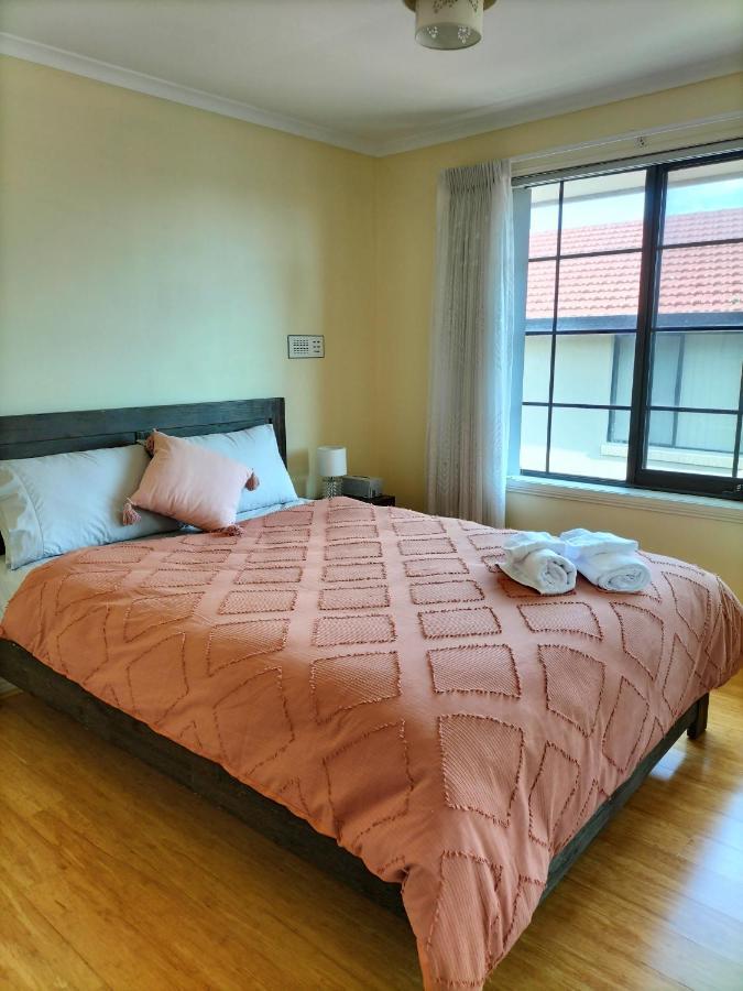 Апартаменты 12 Mins To Mel Airport-Good Wood House St Albans Экстерьер фото