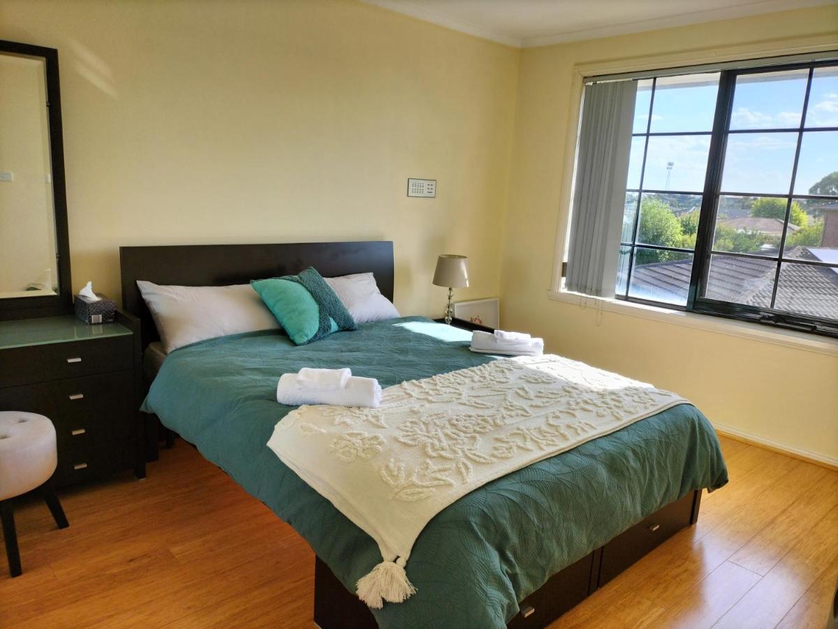 Апартаменты 12 Mins To Mel Airport-Good Wood House St Albans Экстерьер фото